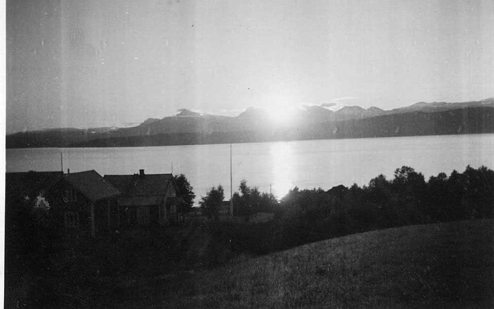 Midnattsol over Indregard, rundt 1930.